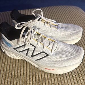New Balance 1080 fresh foam sneakers. Size 11